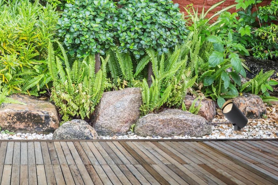 Lucide MANAL - Gartenstrahler - LED - 1x13W 3000K - IP65 - Anthrazit - Atmosphäre 2